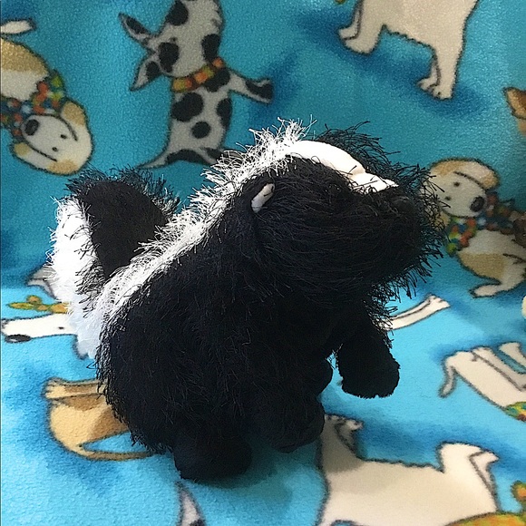 Stuffed skunk - Picture 1 of 2